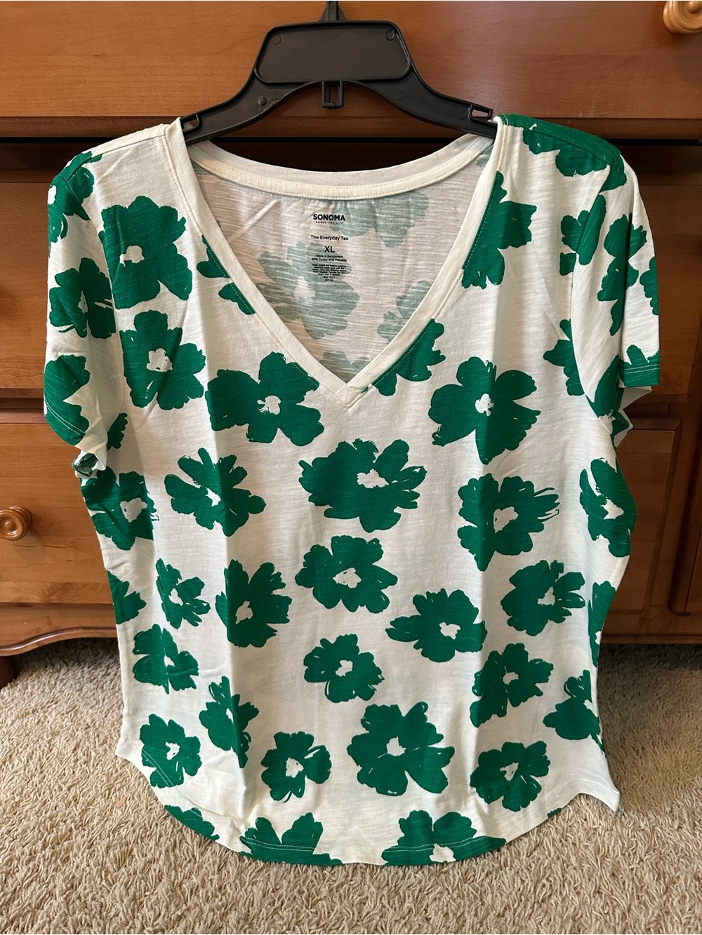 NWOT SONOMA FLORAL V NECK T